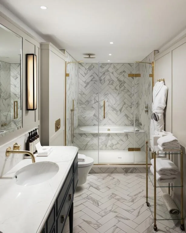 carton house a fairmont managed hotel łazienka - biało-złota