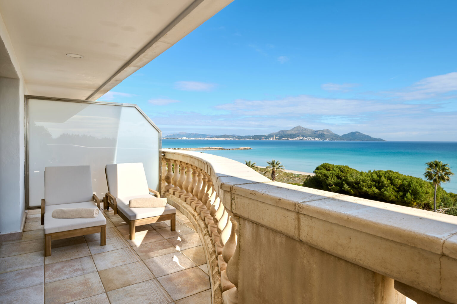 pmidh bedroom suite front sea view balcony view