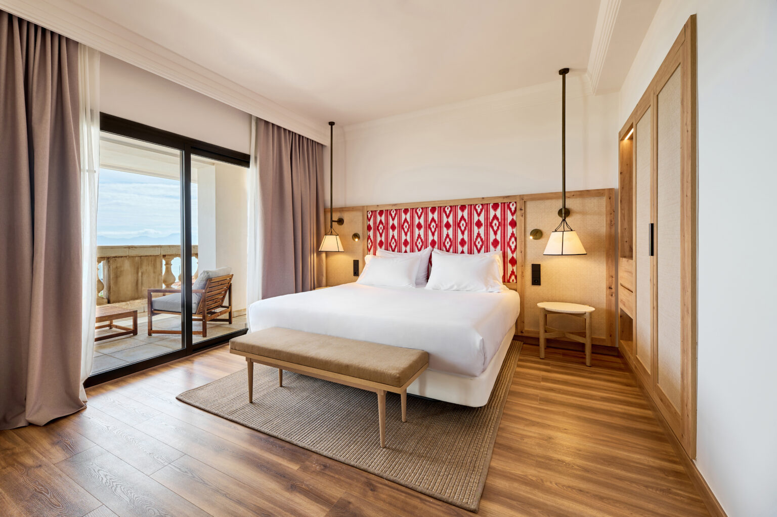 pmidh bedroom suite front sea view bedroom2