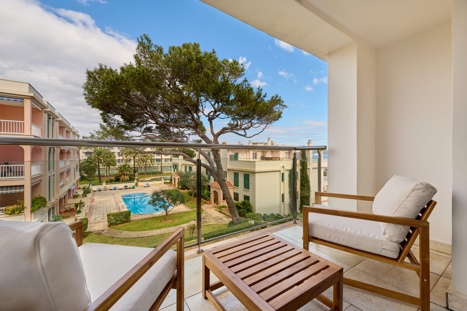 pmidh double deluxe twin beds balcony