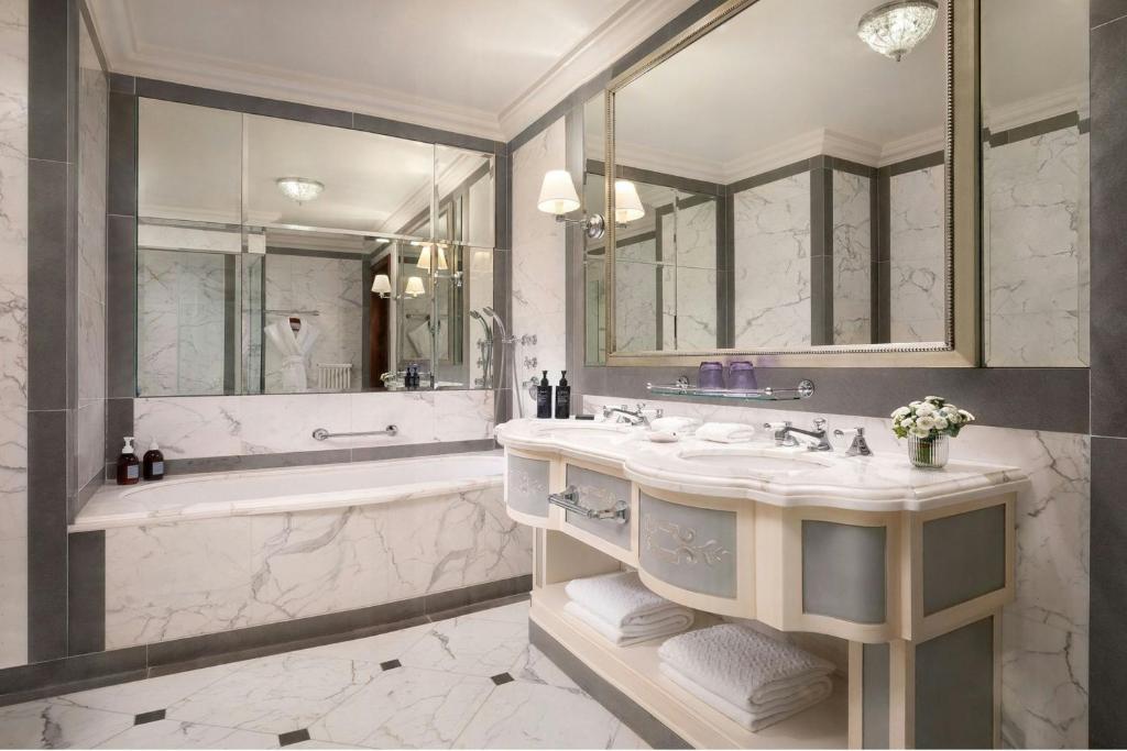 the st regis florence łazienka z wanną