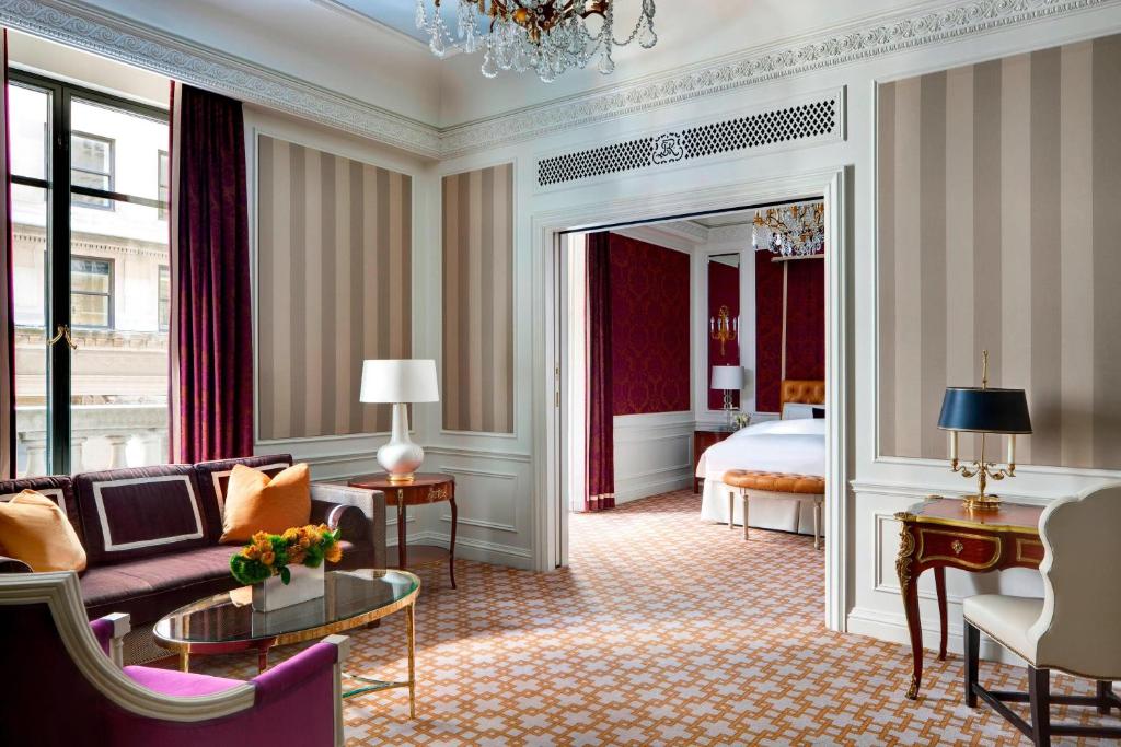 the st regis new york widok z salonu na otwartą sypialnię