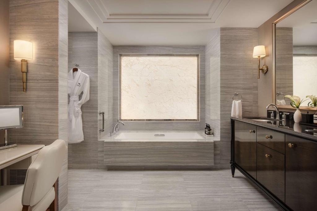 waldorf astoria new york łazienka z wanną w stylu klasycznym Art Deco