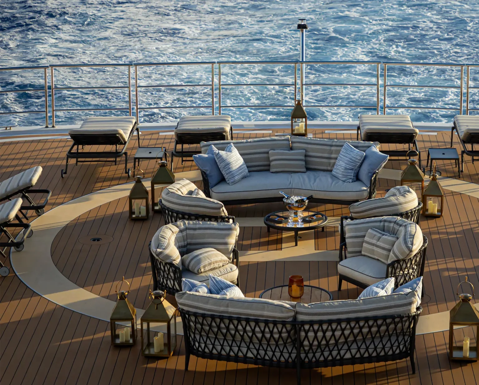 aql interiors 15 heli deck d.png
