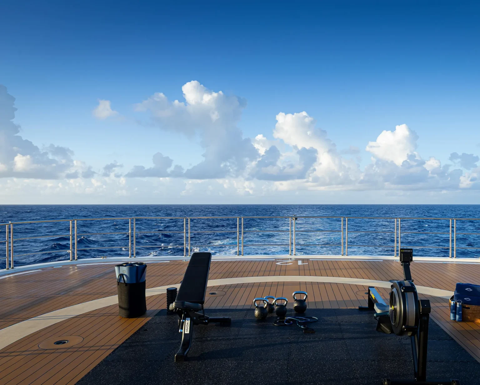 aql interiors 16 heli deck d.png