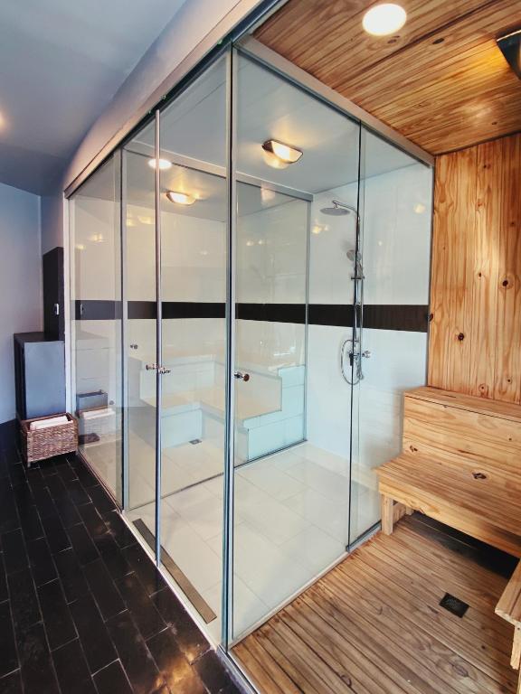 atix hotel la paz łazienka z sauną i prysznicem