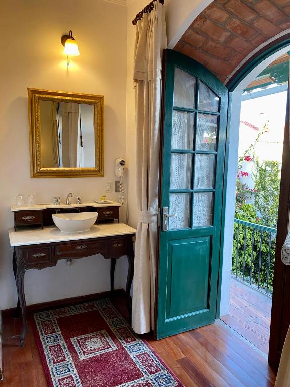 parador santa maria la real łazienka z wyjściem na taras