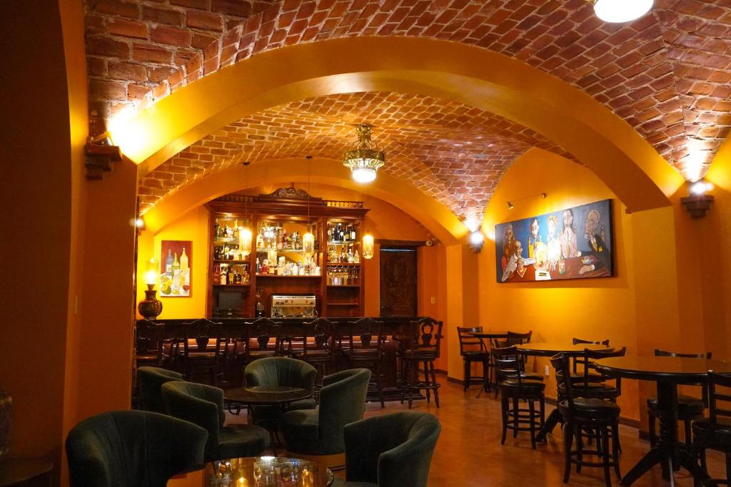 parador santa maria la real restauracja na dole budynku w podpiwniczeniu