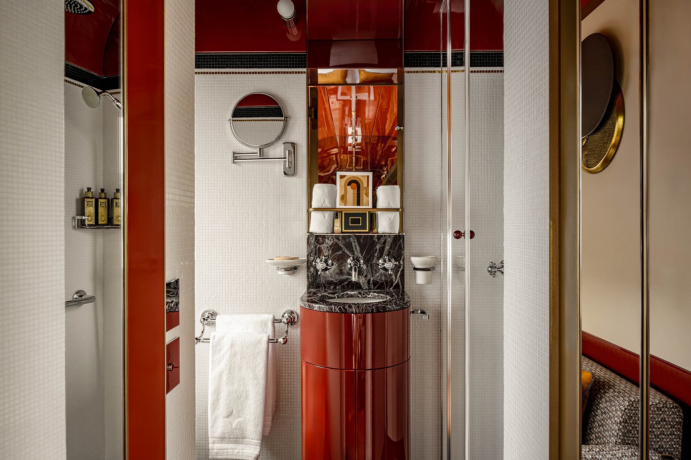 en suite bathroom suite