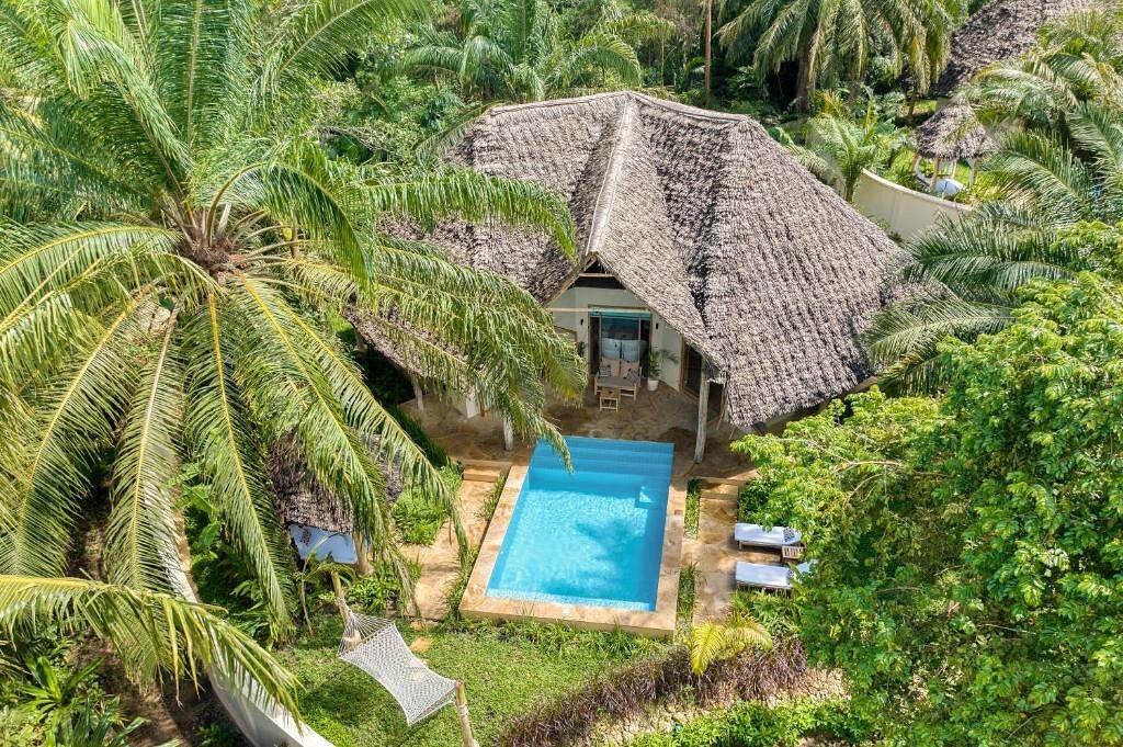 luxury garden villa with (1)