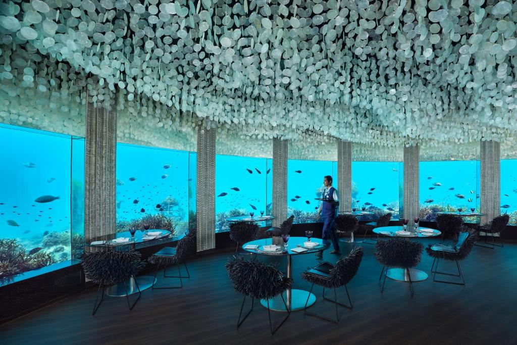 podwodna restauracja niyama private islands na malediwach