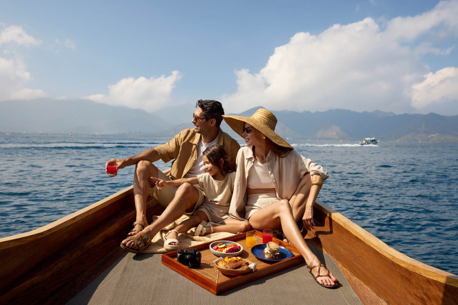 the sira lifestyle family boat experience 001