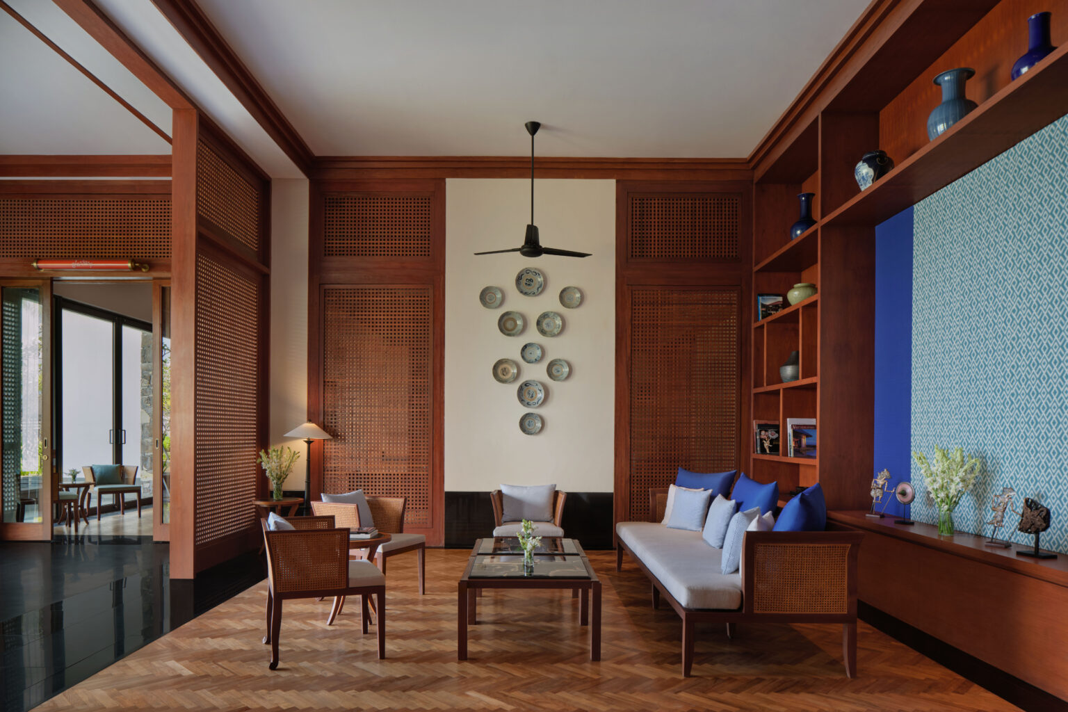 the sira lobby lounge