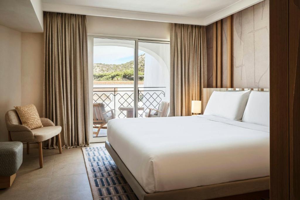 w sardinia poltu quatu jasna sypialnia z wyjściem na balkon