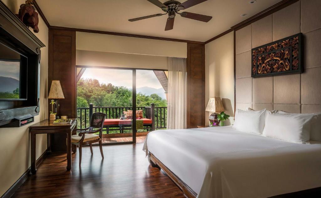 anantara golden triangle elephant przestronna sypialnia