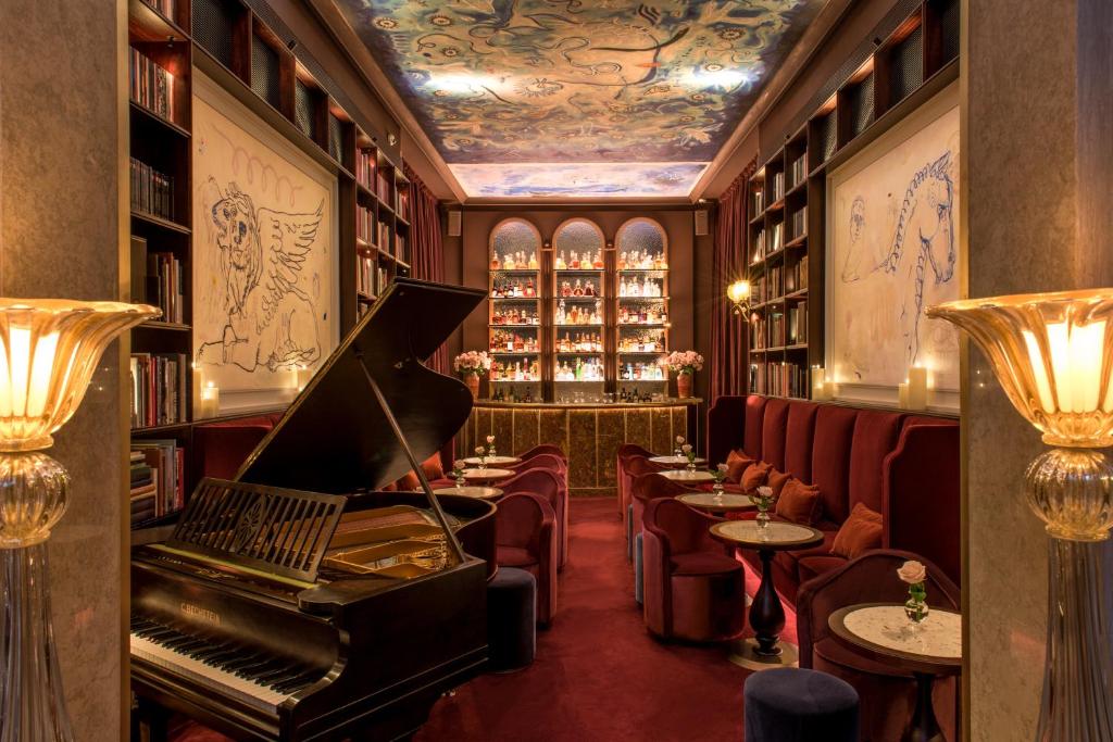 nolinski venezia klimatyczny bar z fortepianem