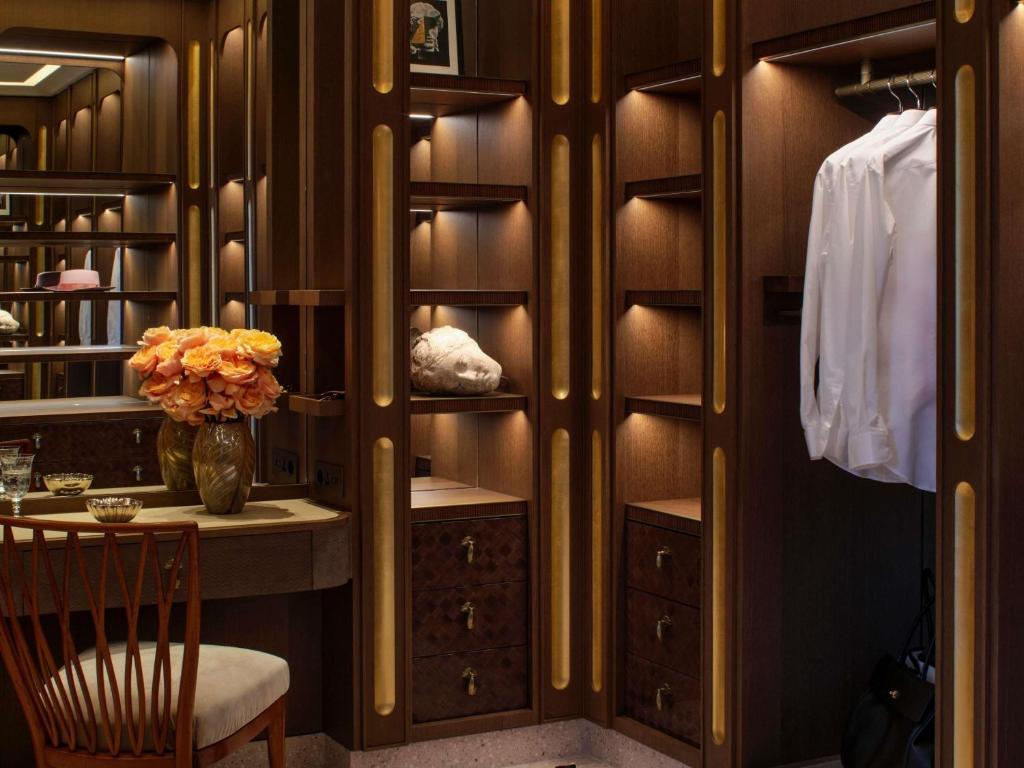 orient express venezia garderoba w pokoju