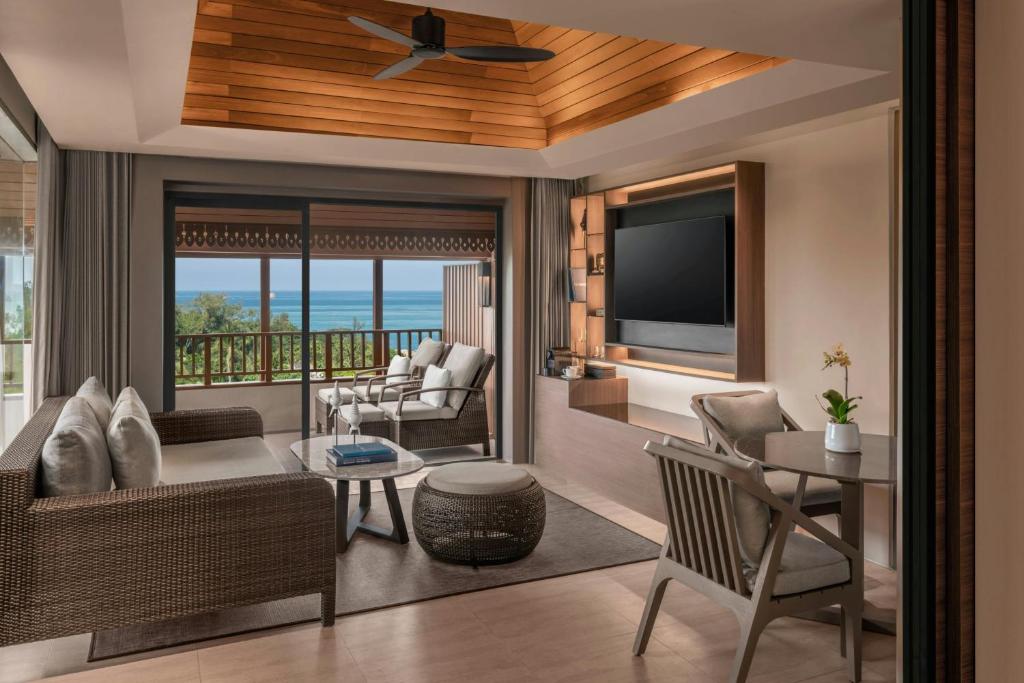 the ritz carlton koh samui salon z telewizorem