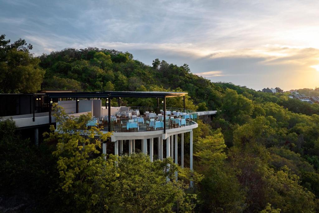 the ritz carlton koh samui restauracja na wzgorzu