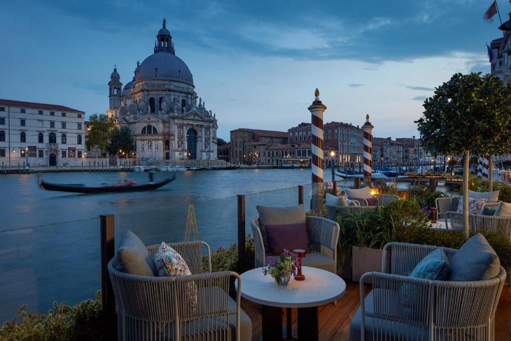 the st regis venice Wenecja o zachodzie słońca na tarasie wieczorową porą