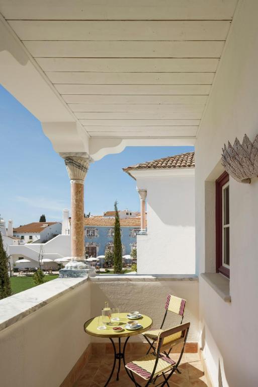 vermelho melides balkon dwa krzesla i stolik