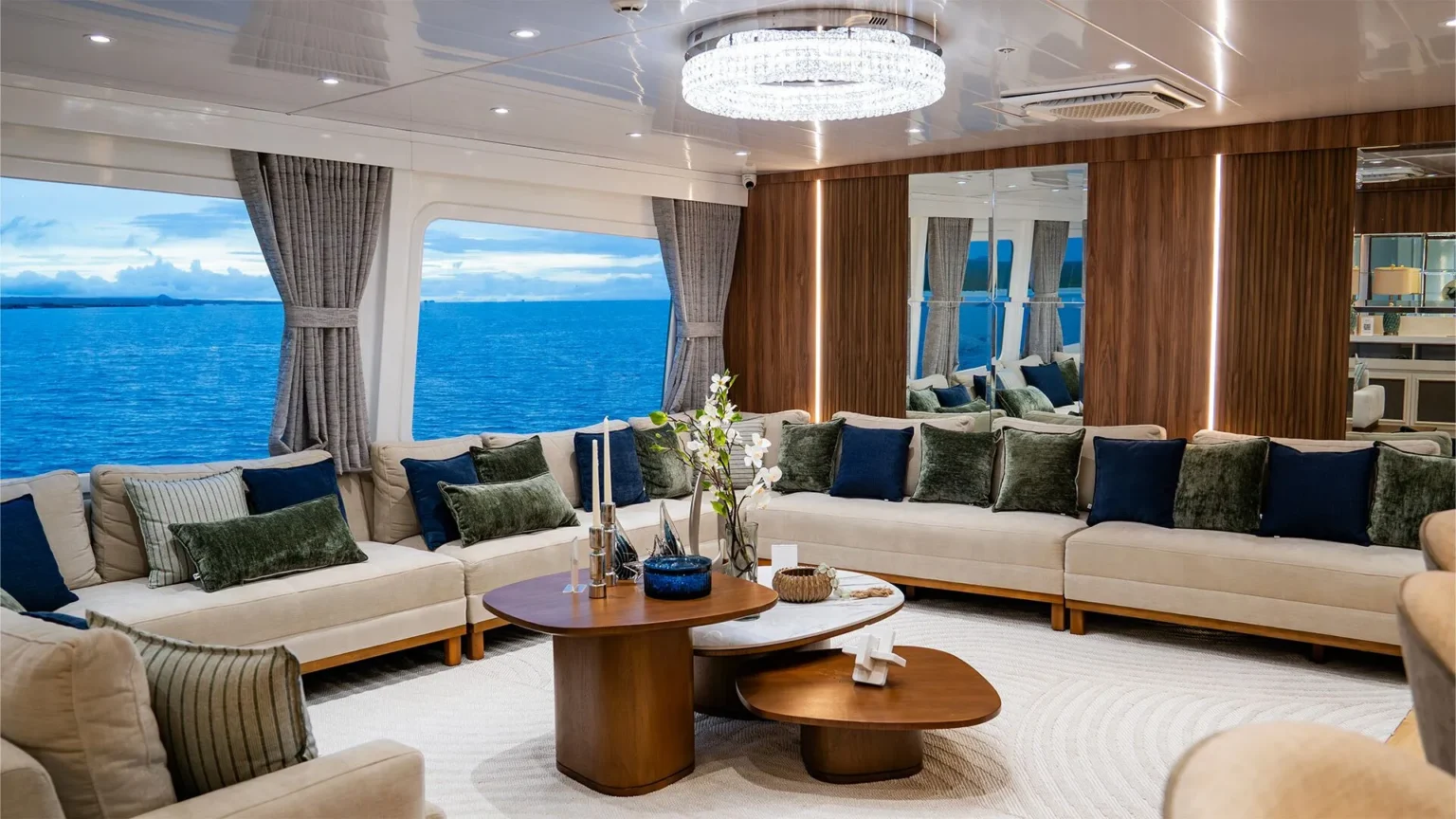 golden galapagos onboard monique lounge