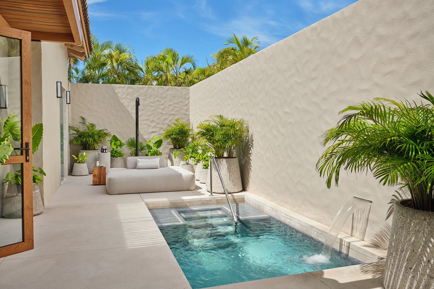 outdoor pool of the spa (1)