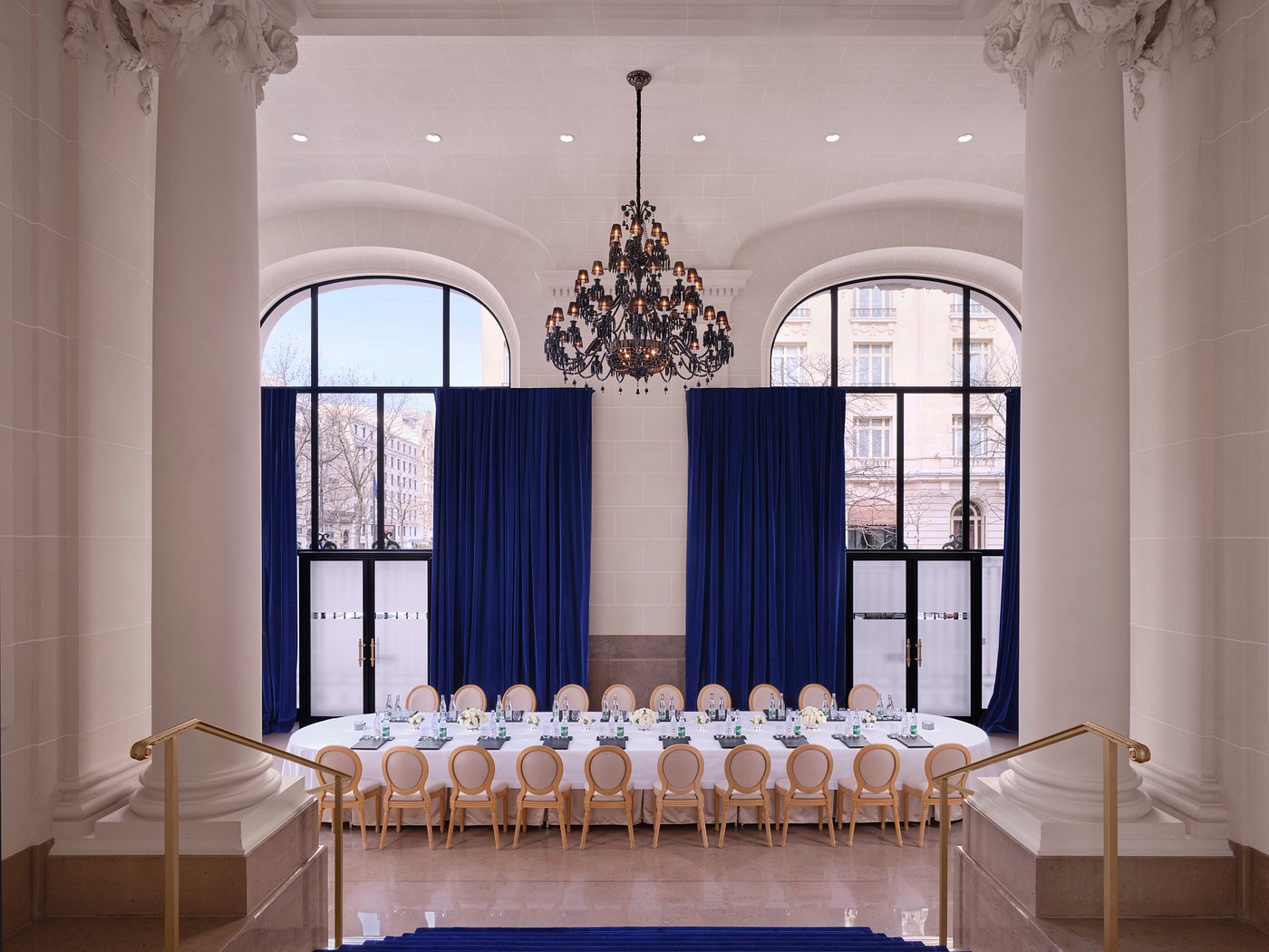 salon gershwin with oval