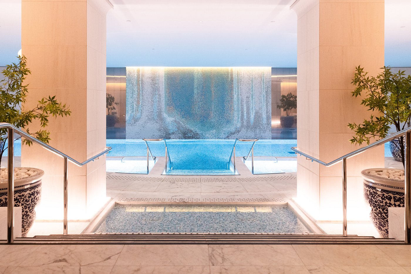 the peninsula spa swimming (1)