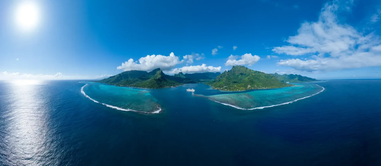 25 05 pg 7592 pg1440525 pano moorea cook s bay ponant tim mckenna