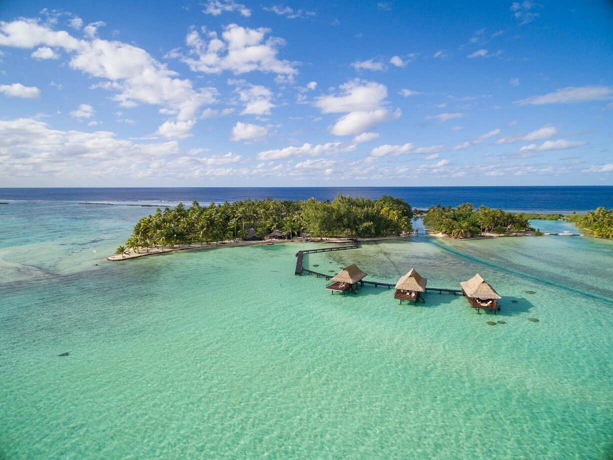 vahine island hotel side